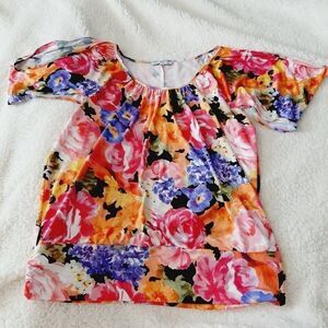 Annalee &hope sz Large floral open flutter sleeve blouse